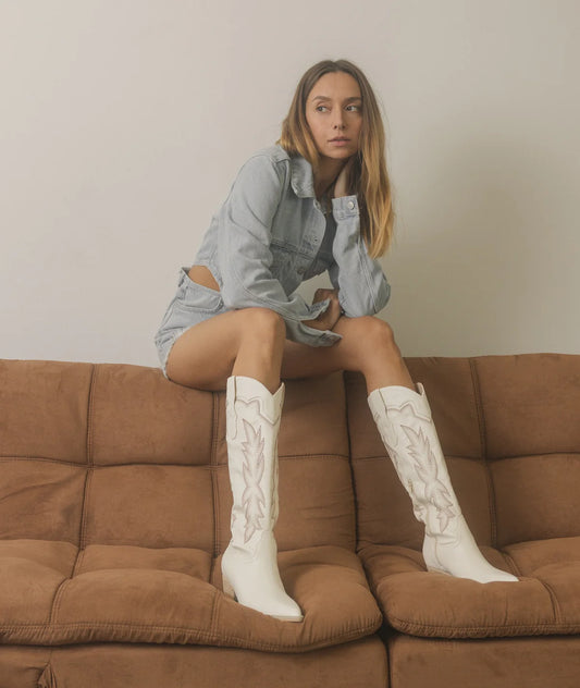 Ainsley White Western